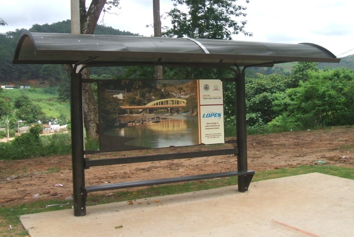 Abrigo instalado em Nova Era - MG.